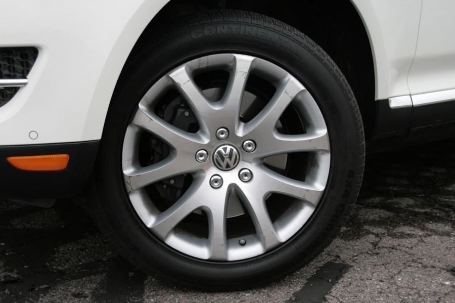  Volkswagen Touareg V10 TDi 2008 года  (фото 4 из 22)